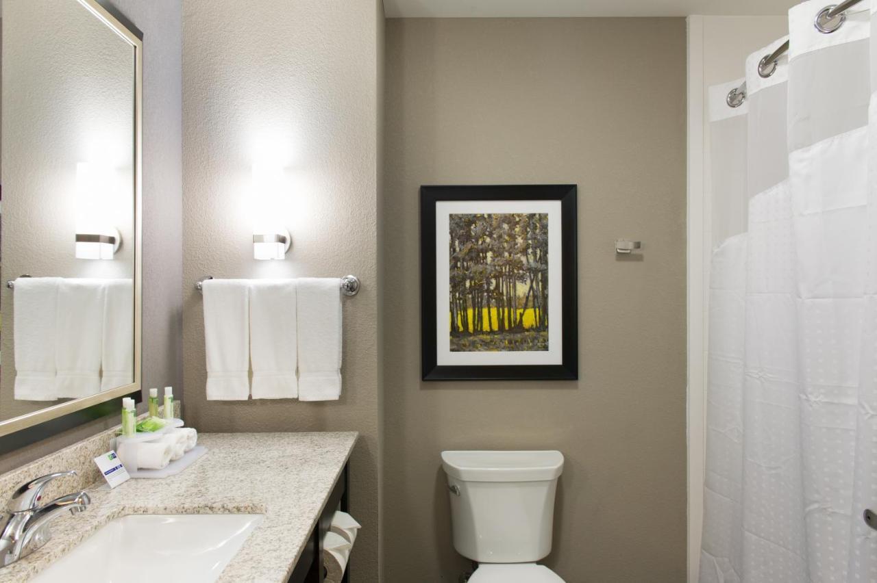 Holiday Inn Express And Suites Madison Central By Ihg Εξωτερικό φωτογραφία