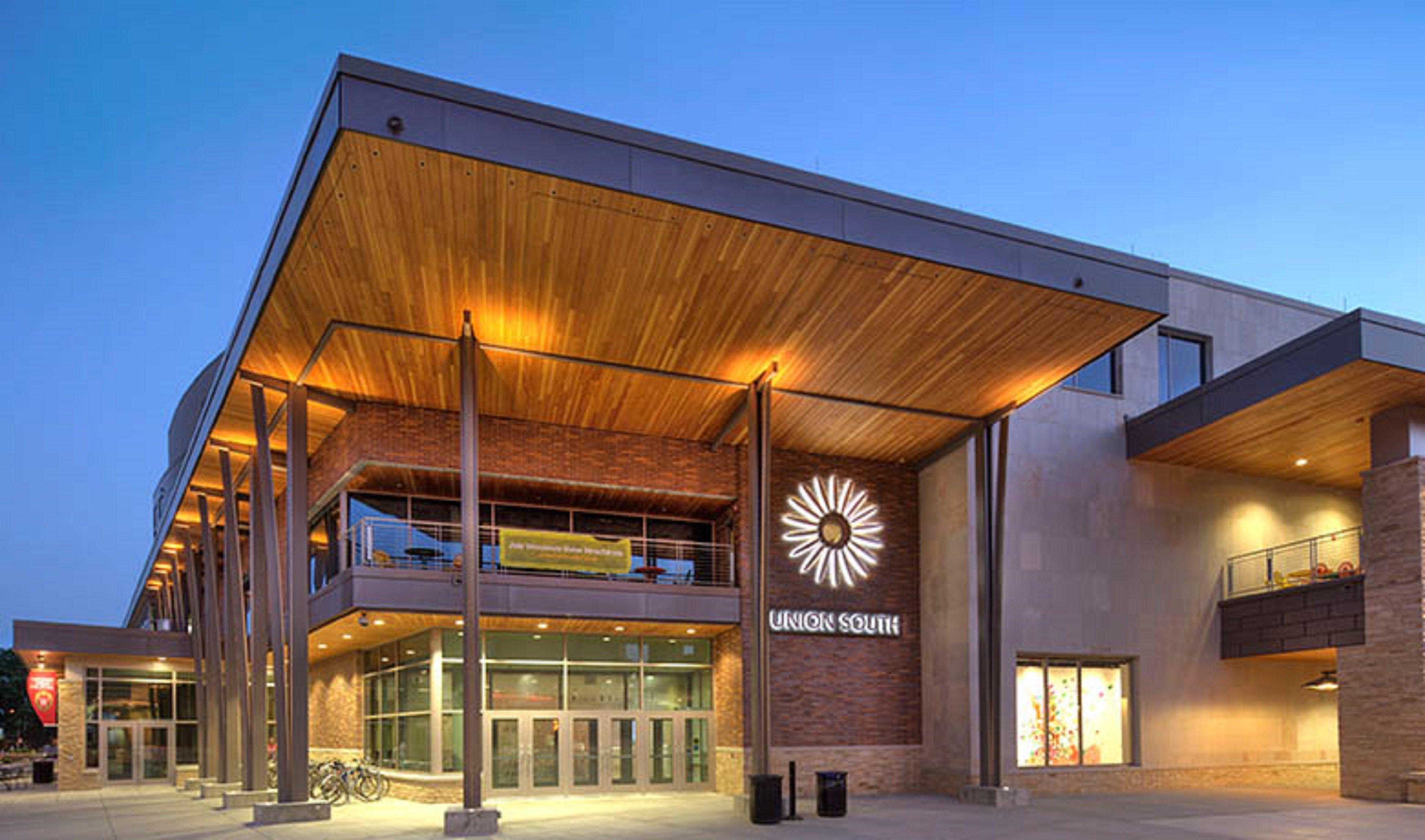 Holiday Inn Express And Suites Madison Central By Ihg Εξωτερικό φωτογραφία