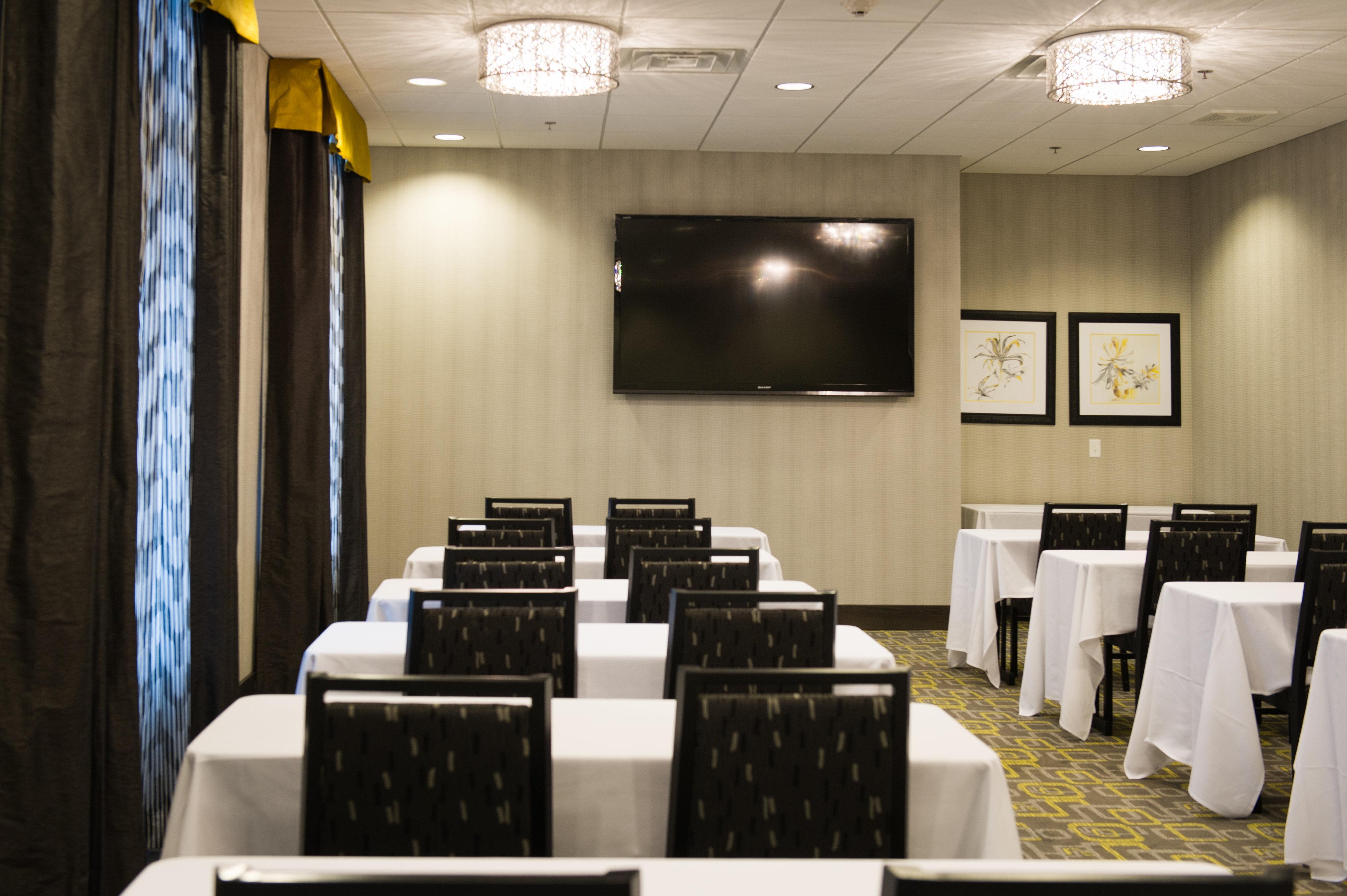 Holiday Inn Express And Suites Madison Central By Ihg Εξωτερικό φωτογραφία