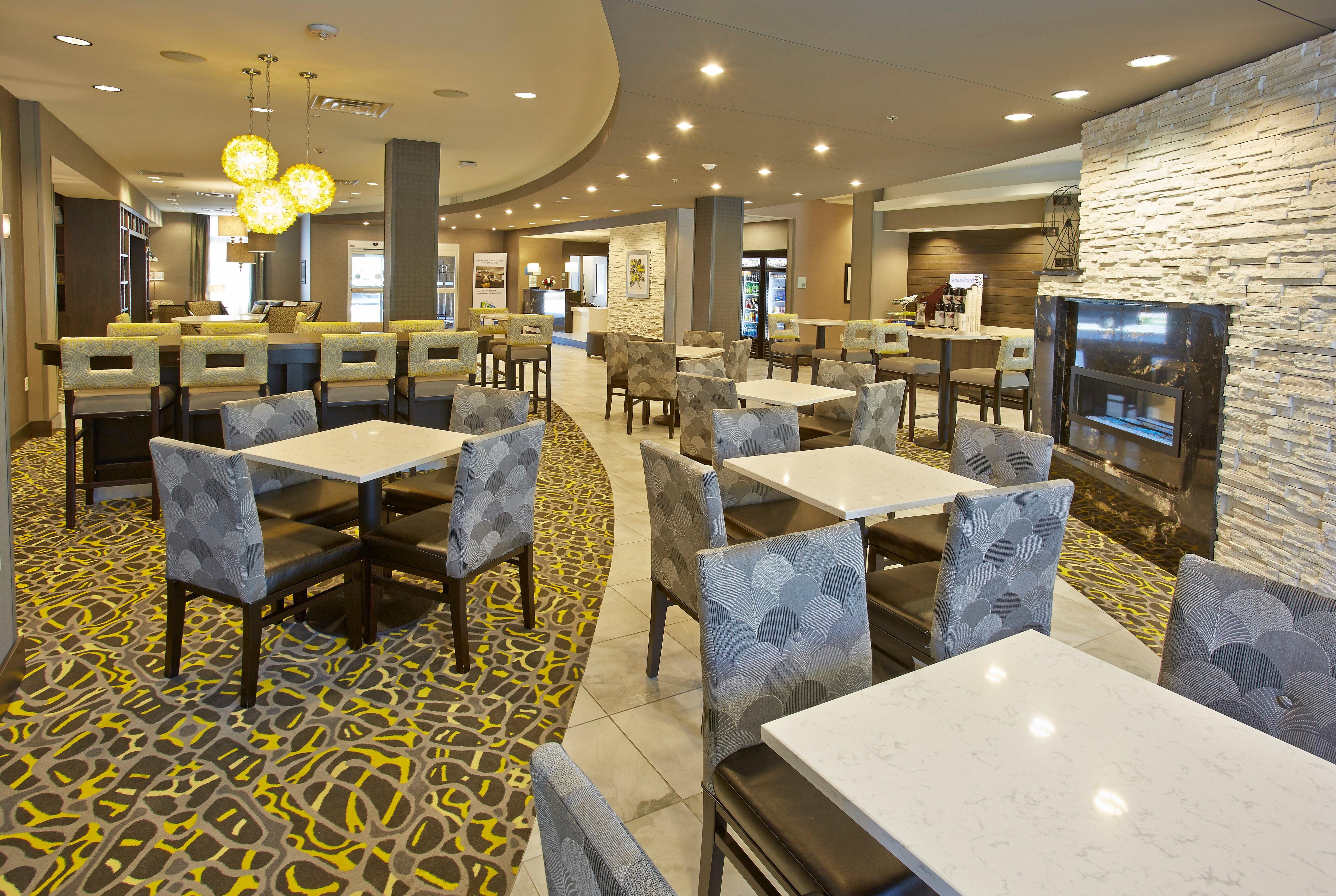 Holiday Inn Express And Suites Madison Central By Ihg Εξωτερικό φωτογραφία