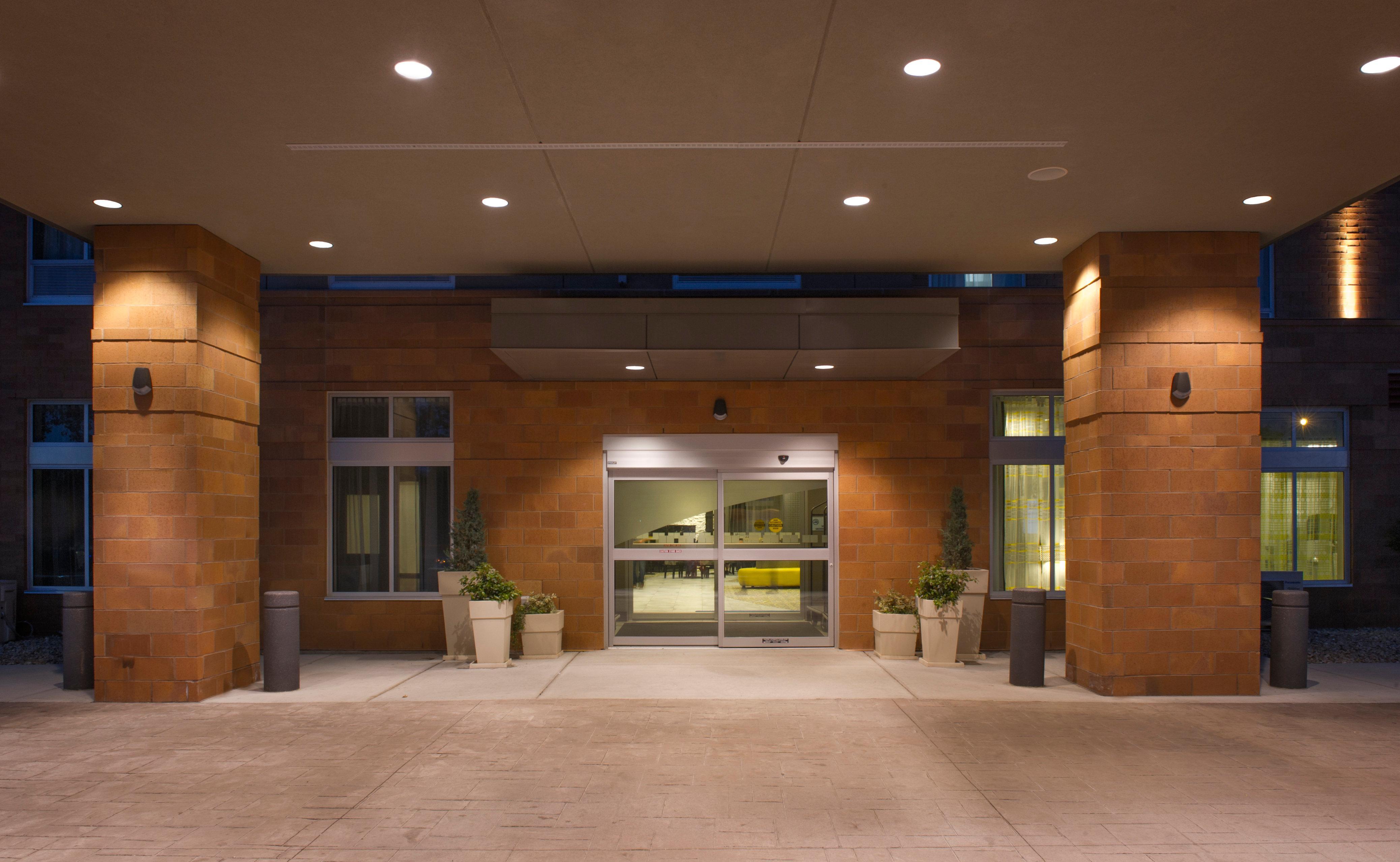 Holiday Inn Express And Suites Madison Central By Ihg Εξωτερικό φωτογραφία